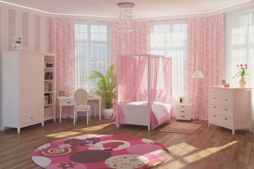 Просторная спальня девочки подростка в классическом стиле с кроватью с балдахином