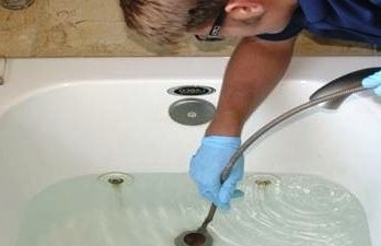 Как прочистить засор в ванне: обзор 15 лучших способов устранения